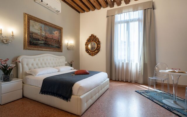 Grand Palace Apartments