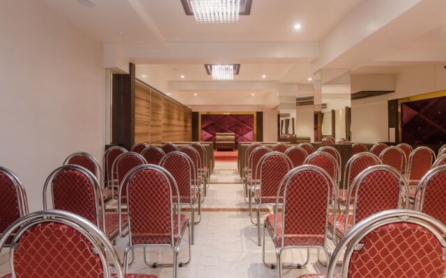 OYO 13089 Hotel Gold Crest