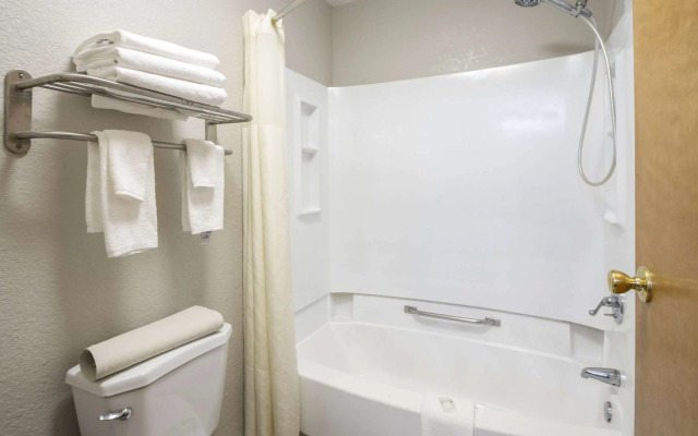 Quality Suites Hickory South