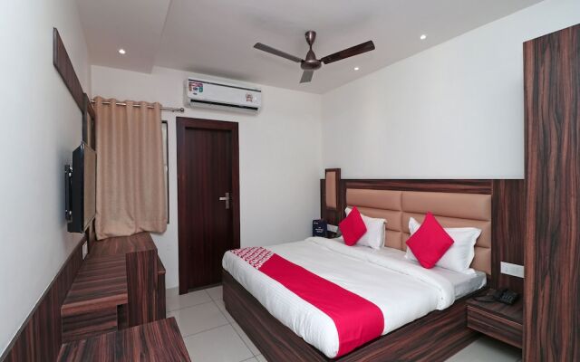 OYO 15116 Woods Inn