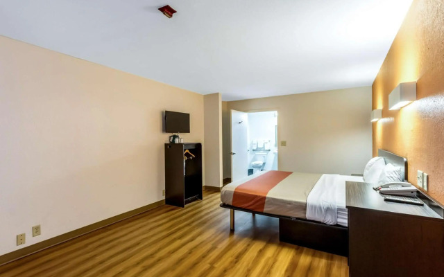 Motel 6 San Antonio, TX - South WW White Rd