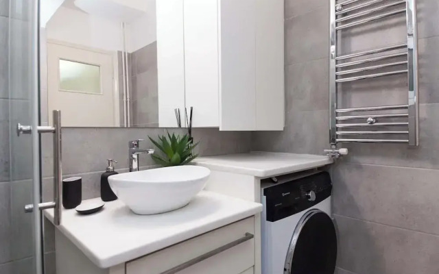 Charming 1 Bd Apt near ASOE in Athens