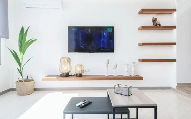 Stylish Modern Suite at Piraeus Port