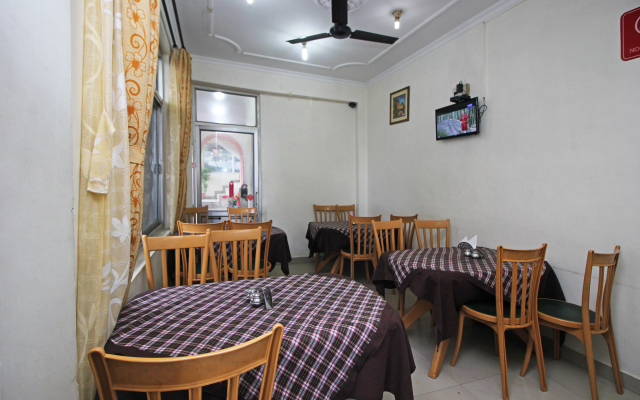 OYO 4205 Hotel Anuj Regency