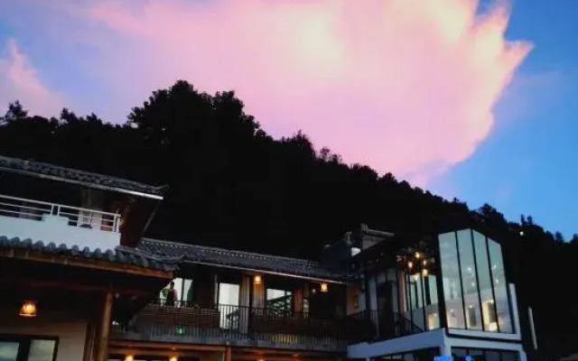 Sanwanli Senlv Designer Homestay (Tengchong Heshun Ancient Town)