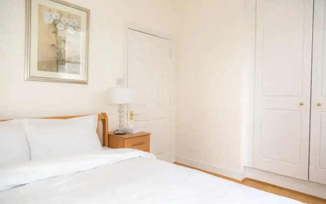 Modern 2 bed flat in historic building