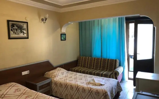 Assos Kadırga Otel