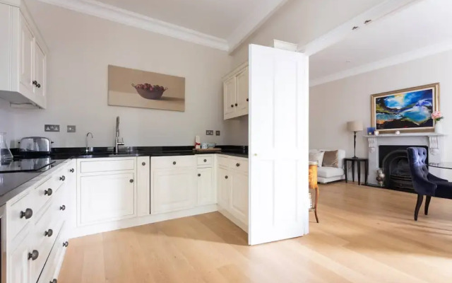 Egerton Gardens IX by Onefinestay
