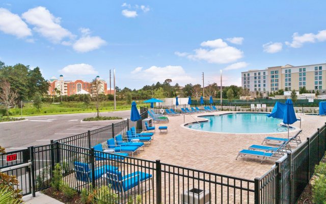 Holiday Inn Express & Suites Orlando - Lake Buena Vista, an IHG Hotel