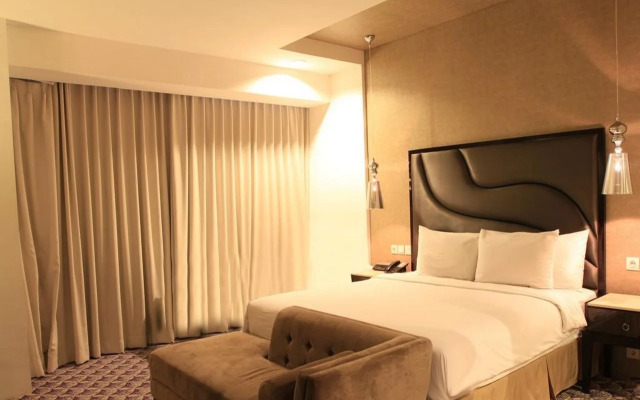 ASTON Bellevue Radio Dalam