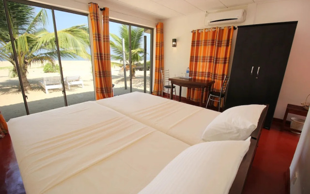 Lankahuts Beach Bungalows