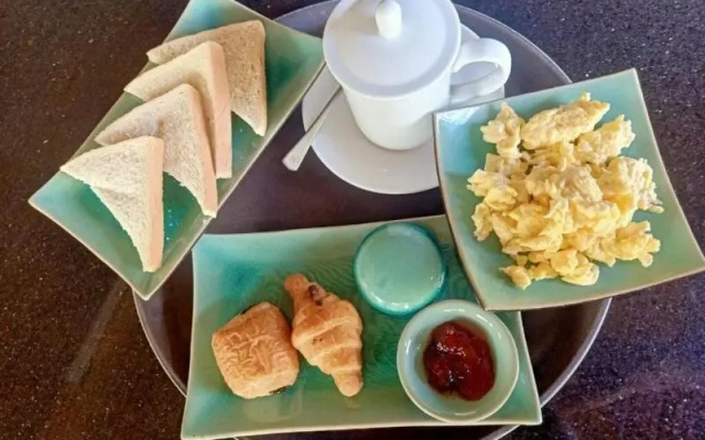 Phoenix Hotel Bungalow – Meal – Da Nang