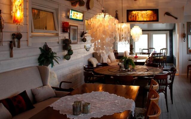 By the Sea - Luxury Apartment