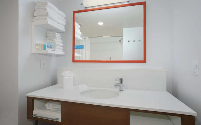 Hampton Inn & Suites Logan