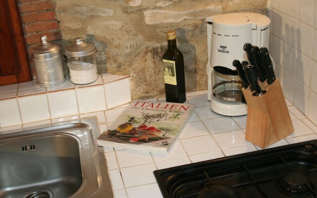 Cosy apartment in the well known Chianti area, with swimming pool and terrace.