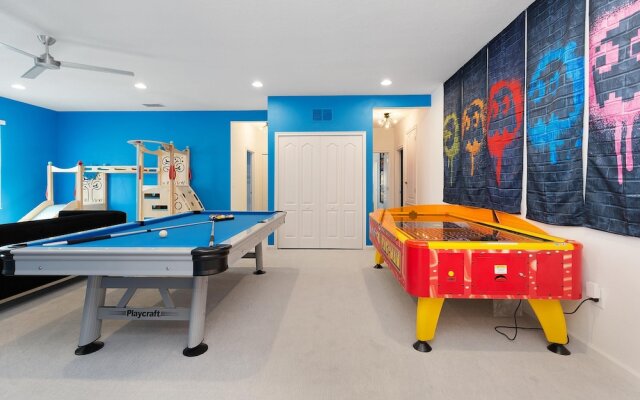 St012v: 10 Bed, Dinosaurs, Minions