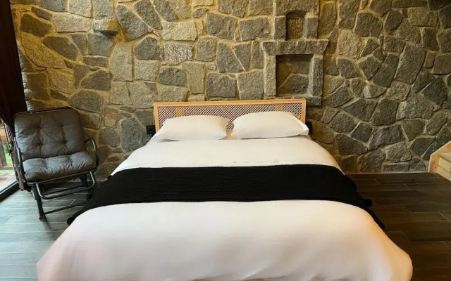 Ayder Vanak Stone Suites