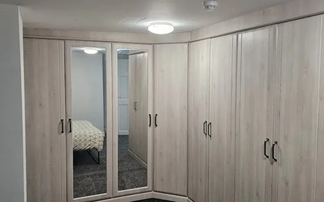 Basement Apartment Near City Centre