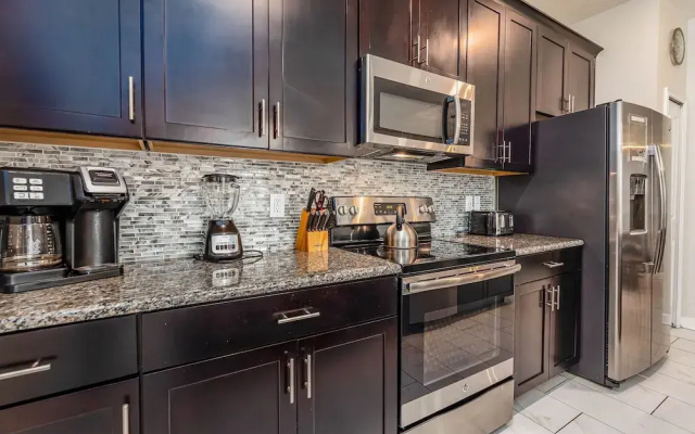 Tvpm-4885rc/sl 4 Bedroom Townhouse by RedAwning