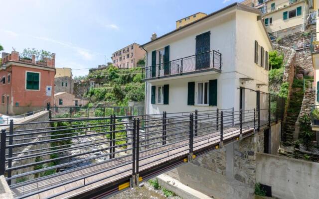 ALTIDO Charming House for 12, with Patio in Vernazza