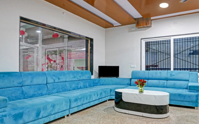 Collection O 702538 Navneeta Grand