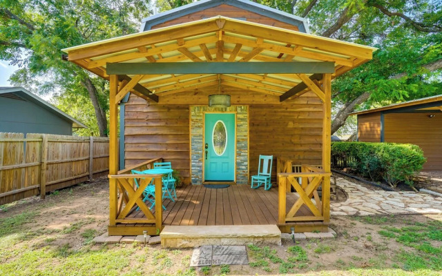 Pet-friendly Granbury Home w/ Yard, Near Downtown!