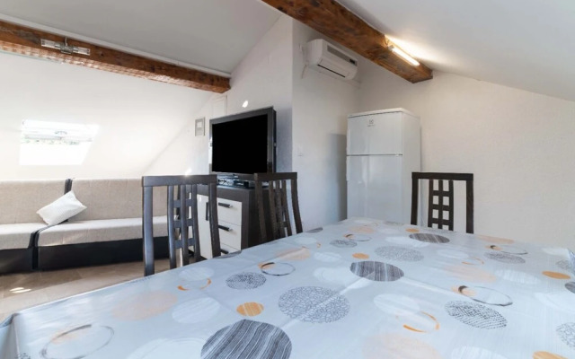 Tiho - 10m From the Beach - SA1 Potkrovlje