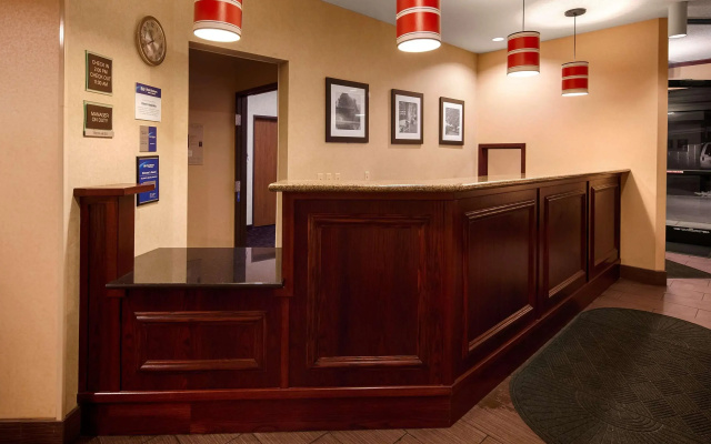 Best Western Plus Executive Inn - фото 2