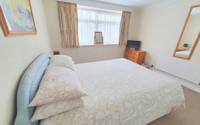 2-bed Flat With Superfast Wi-fi DW Lettings 9WW