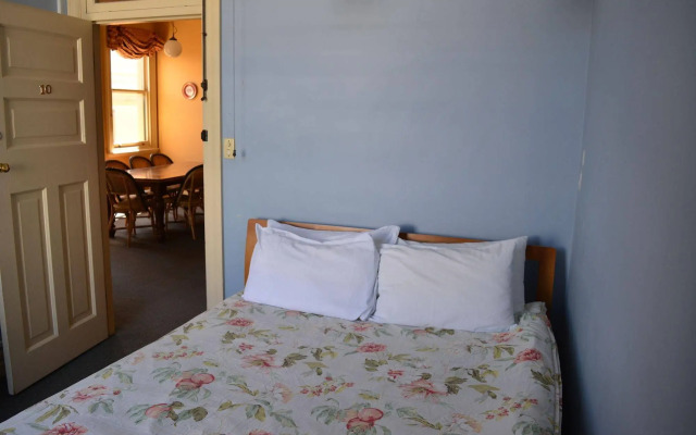 Australian Heritage Hotel