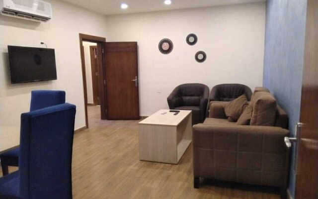 Neat Two Bedroom Apartment Close City