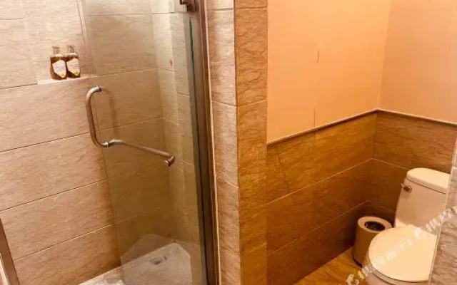 Zhaotong Purple Light Hotel