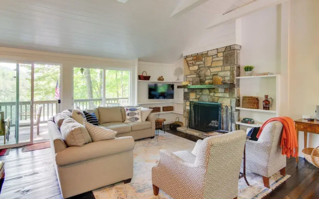 High-end Sapphire Retreat on Fairfield Lake!