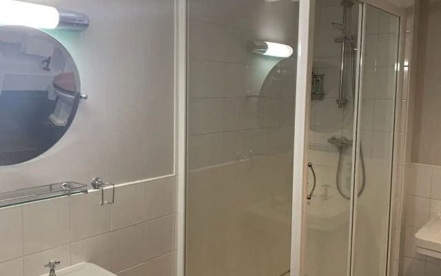 The Thatched Cottage Inn