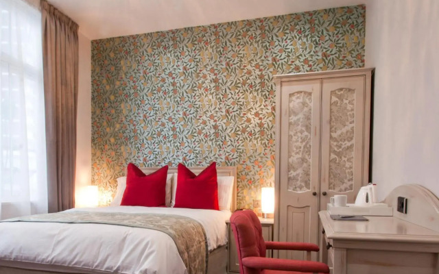 W12 Rooms