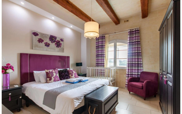 Twilight Gozitan Farmhouse With Pool