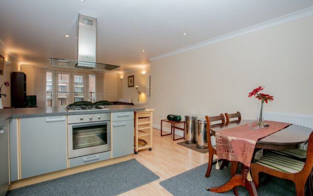 2 Bedroom Balcony Apartment In Putney