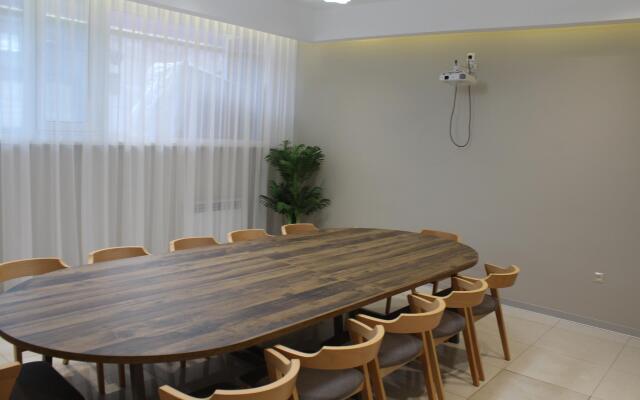 Ayhan Hotel
