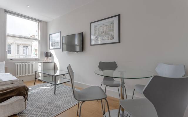 Spacious 2 Bedroom West Kensington Flat