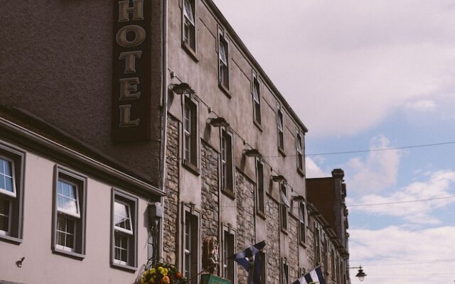 Farnham Arms Hotel