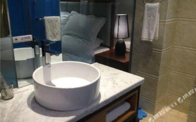 Super 8 Kaifeng City Government