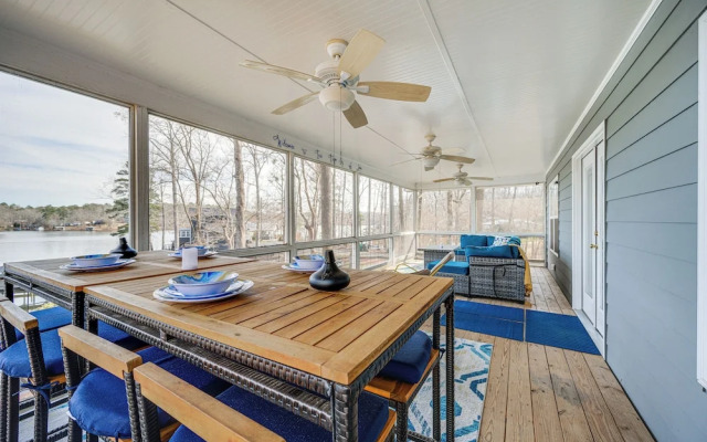 Lakefront Eatonton Getaway w/ Dock & Grill!