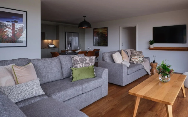 Valley View 3 Bedroom Lodge 2