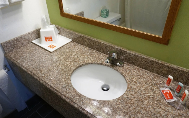 Econo Lodge Inn & Suites Pekin - Peoria Area