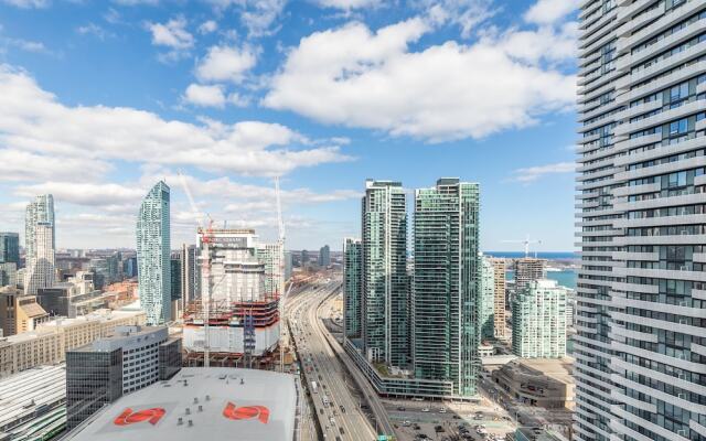 GLOBALSTAY. Maple Leaf Square