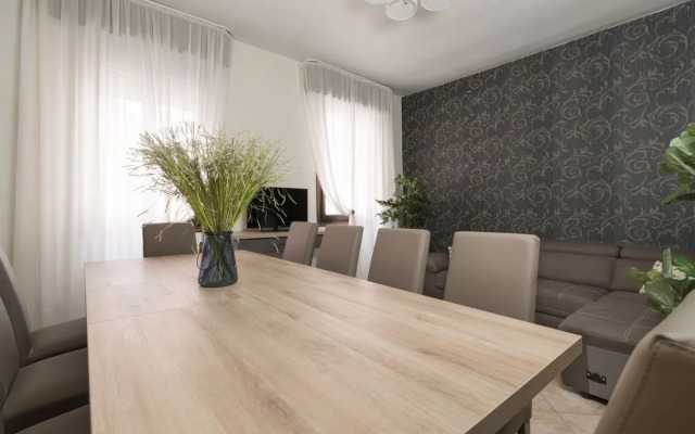 Santi Apostoli Venice Apartment