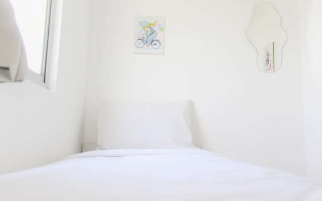 Comfortable 2BR at Emerald Bintaro Apartment