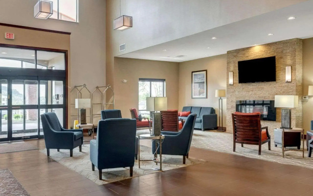 Comfort Suites Bridgeport - Clarksburg