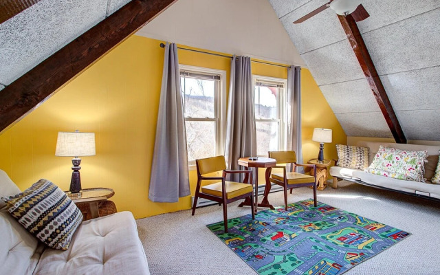 VCI - Tundra Swan Chalet