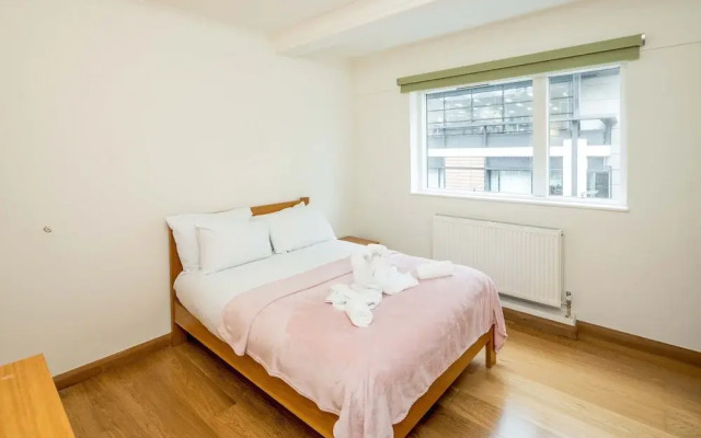 Bright 2-Bed Flat Near St Paul’S